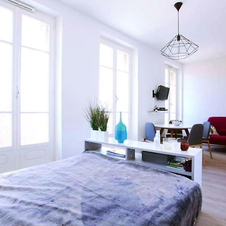 Grand Studio Au Pied Du Panier Apartment Marseille Luaran gambar