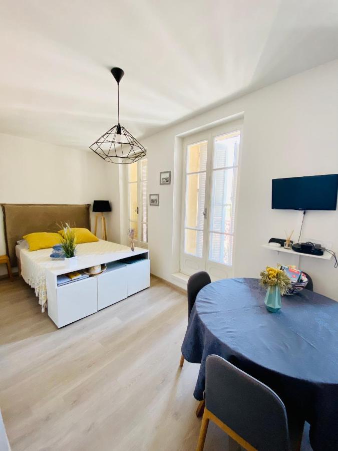 Grand Studio Au Pied Du Panier Apartment Marseille Luaran gambar