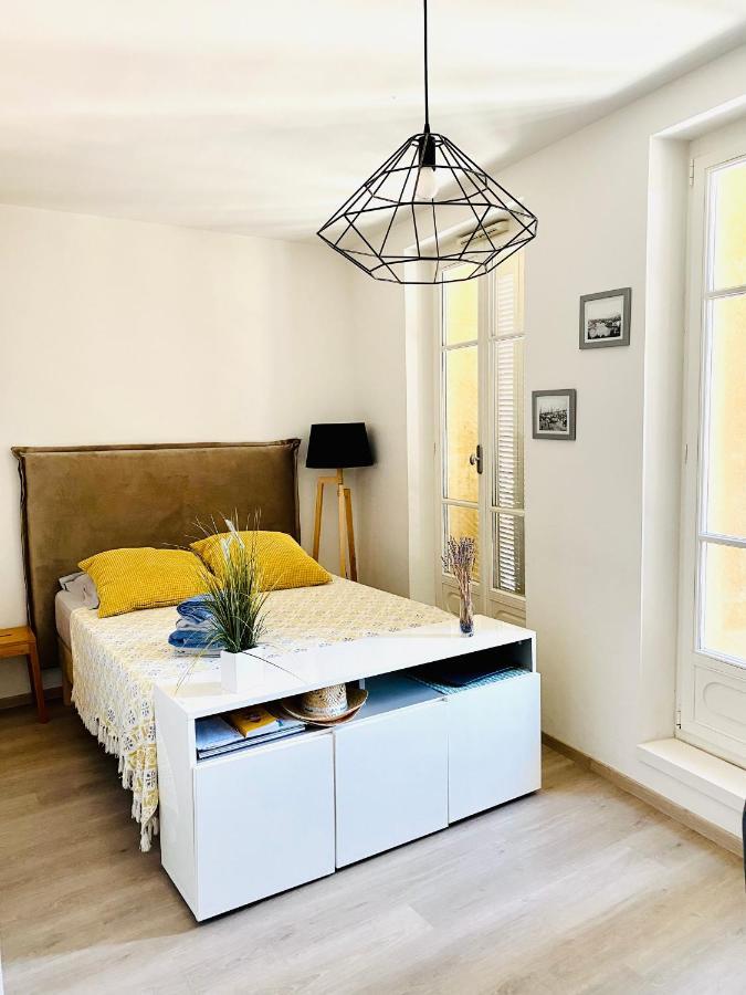 Grand Studio Au Pied Du Panier Apartment Marseille Luaran gambar