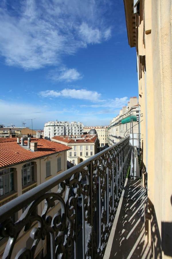 Grand Studio Au Pied Du Panier Apartment Marseille Luaran gambar