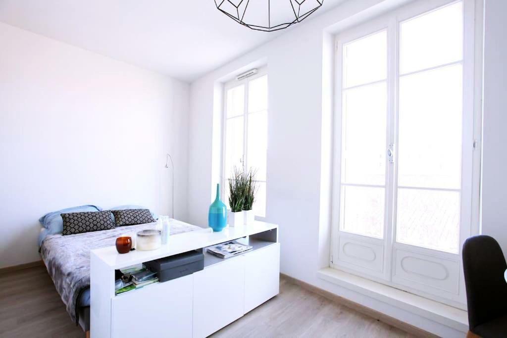 Grand Studio Au Pied Du Panier Apartment Marseille Luaran gambar