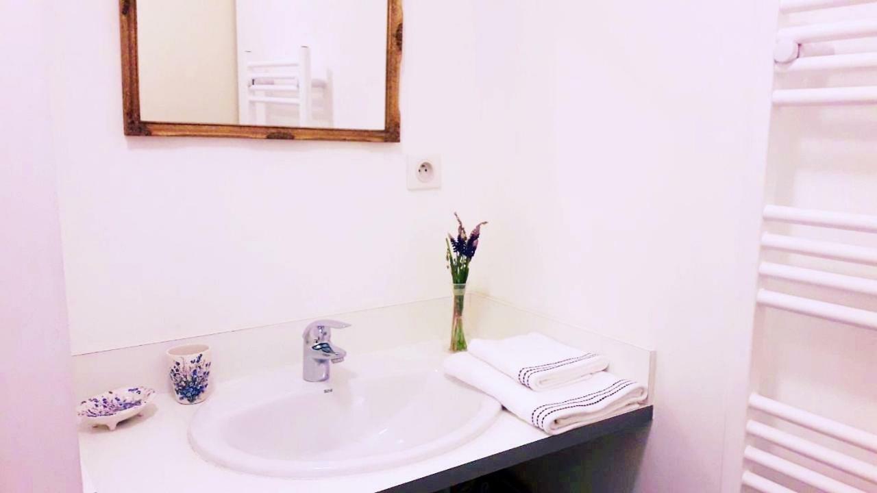 Grand Studio Au Pied Du Panier Apartment Marseille Luaran gambar